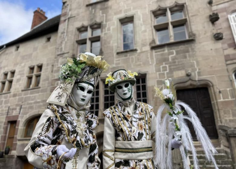 Venise à Luxeuil : Parade en costumes vénitiens